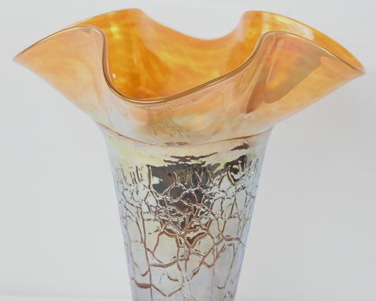 Fenton Style Art Glass Vase in the Manner of Murano — detail 2