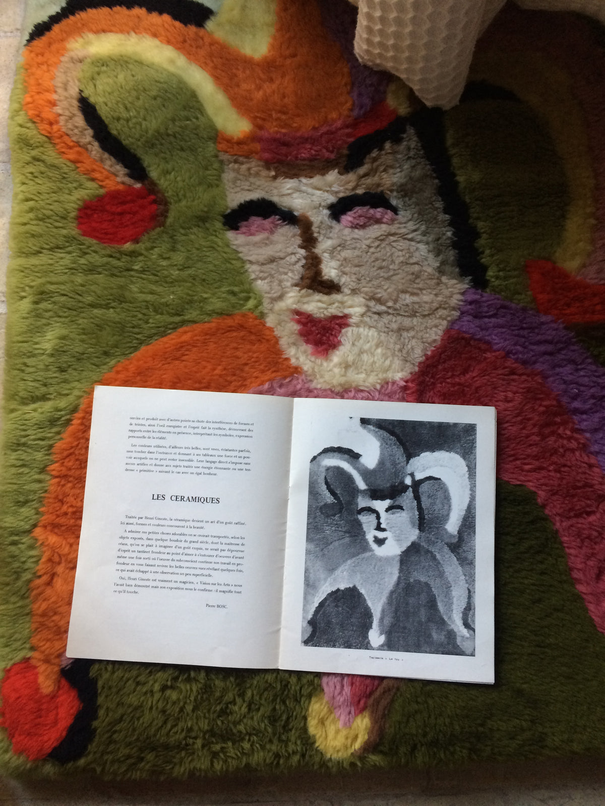 Rare Tapestry by Henri Gineste "Le Fou du Roy" Kings Joker & Exhibit Catalog — detail 3
