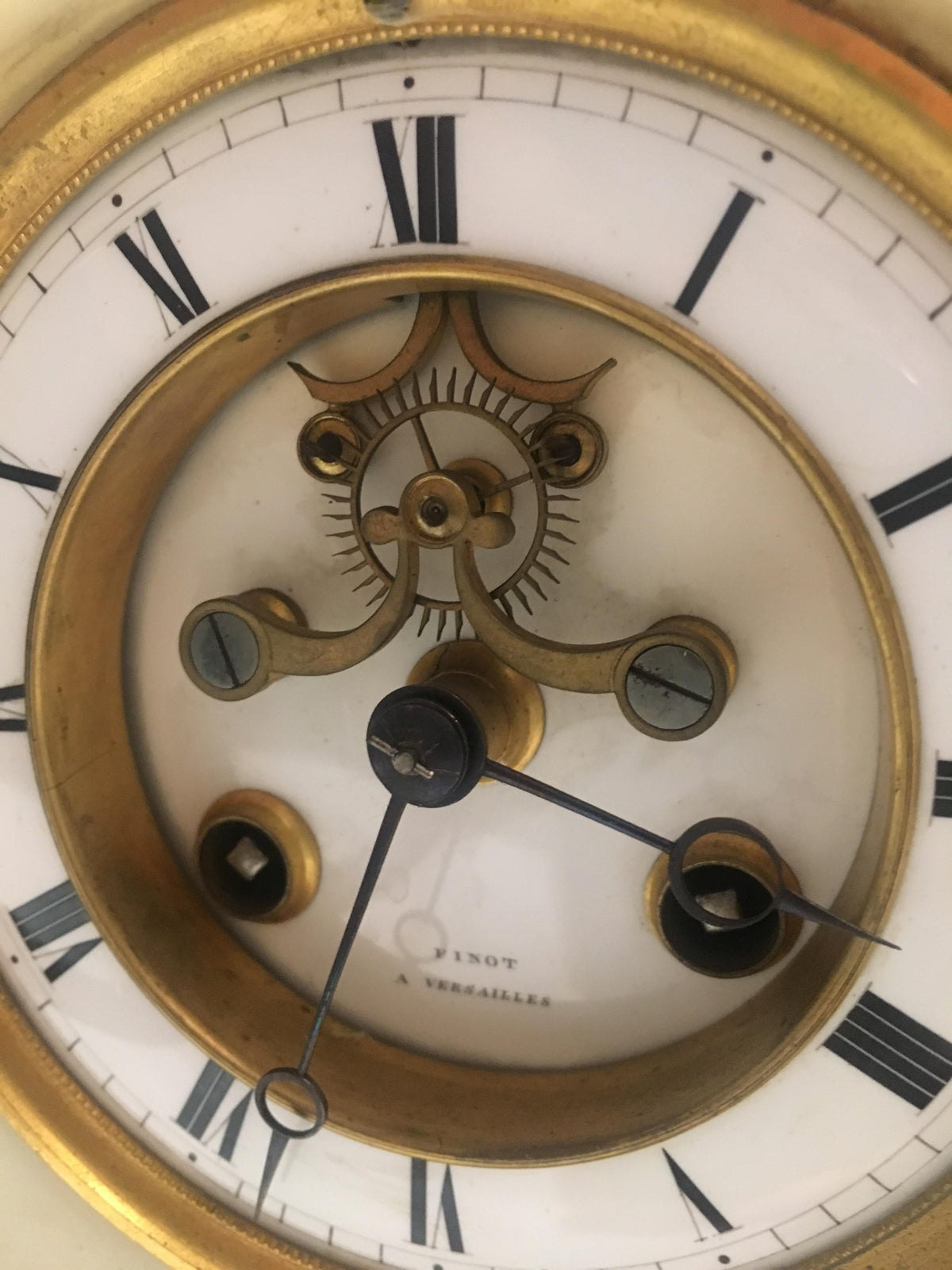 19th Century Neoclassical Gilded Bronze and White Marble Mantel Clock Set — detail 6