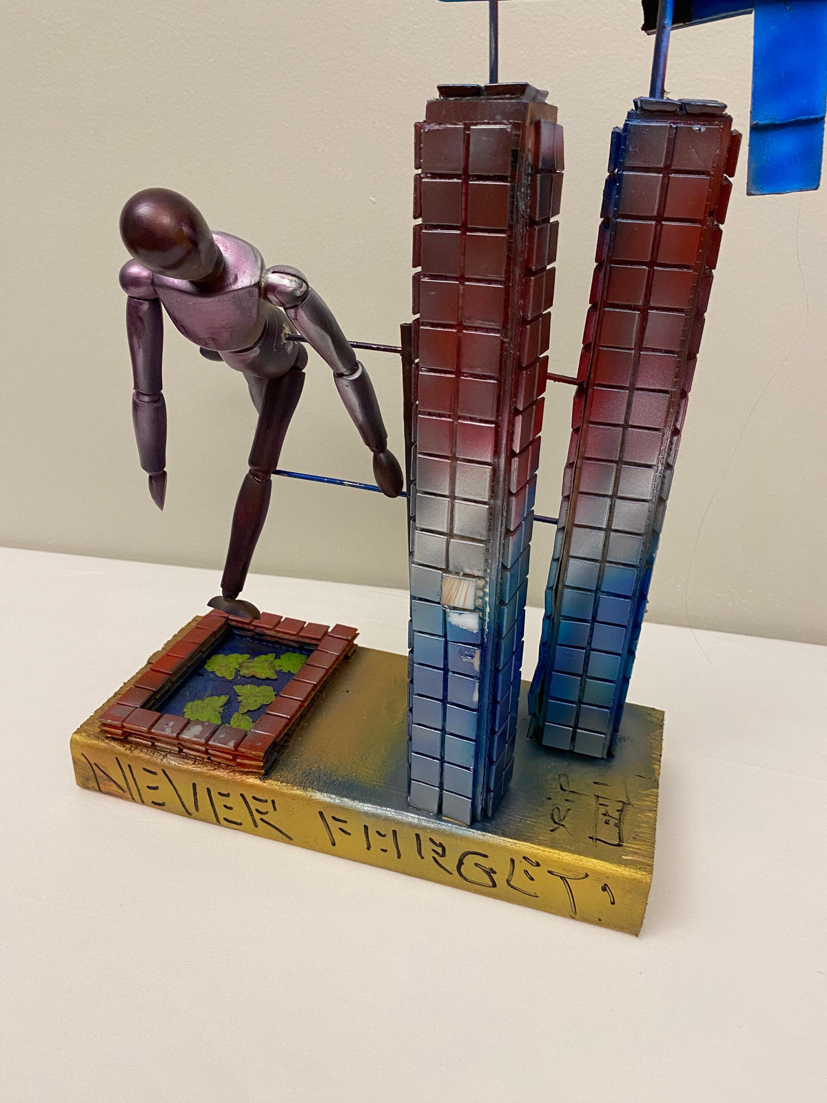 Modernist Wood Sculpture Dedicated to 911 Titled "Never Forget", Signed — detail 3