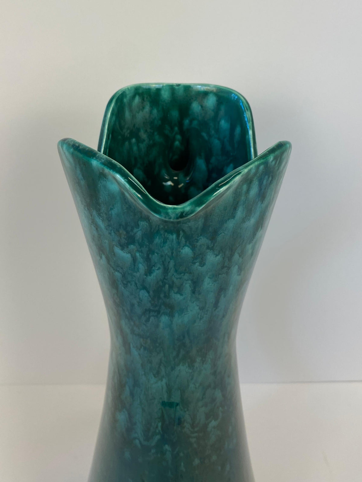 Royal Haeger Mid-Century Modern Handled Ceramic Vase, USA — detail 7