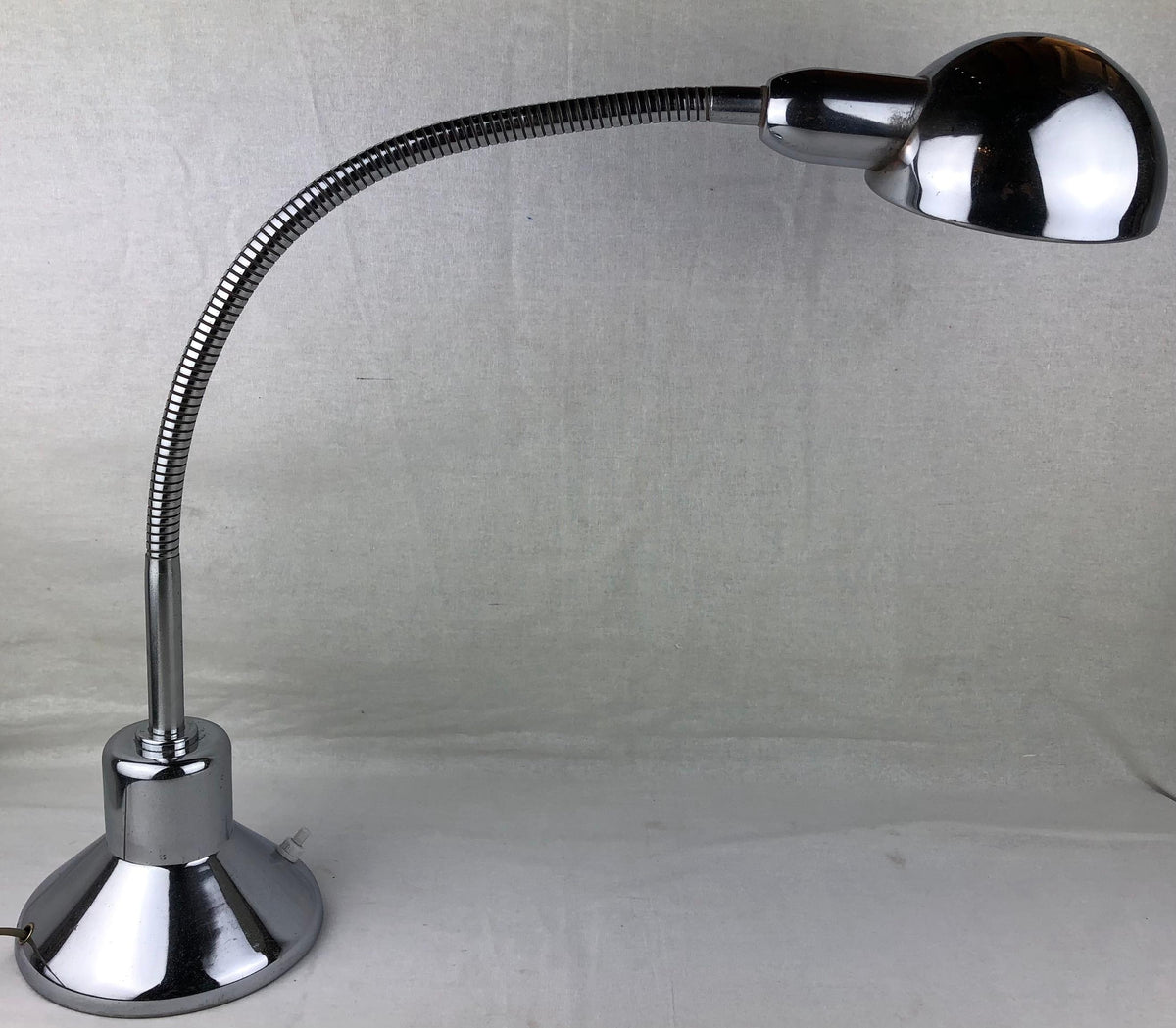 Modern Articulating Table Lamp in the Manner of Robert Sonneman — detail 5