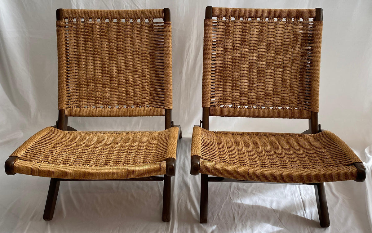 Pair of Hans Wegner Style Mid Century Folding Lounge Chairs, Teak Accent Chairs — detail 2