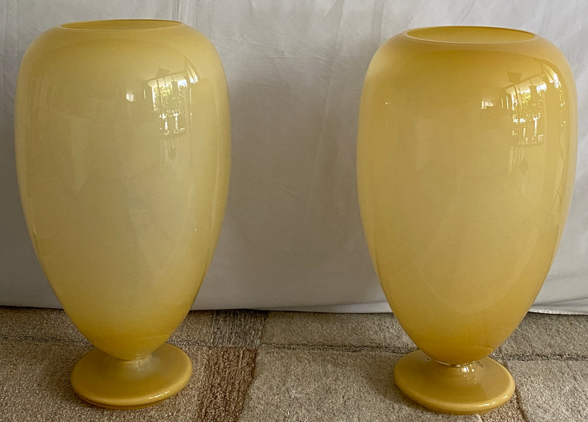 Monumental Pair of Italian Biomorphic Amber Blown Glass Balloon Lamps, circa 1970s — detail 3