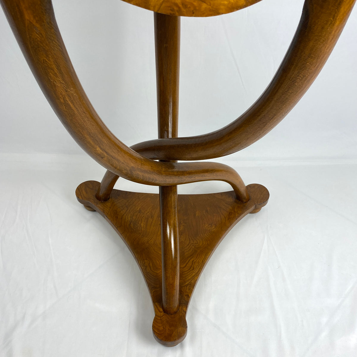 Italian Pair of Burl Walnut Side Tables With Curved Legs — detail 8