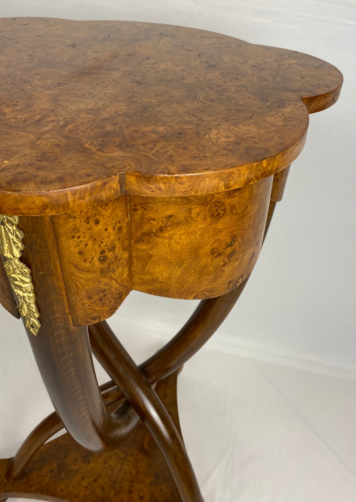 Italian Pair of Burl Walnut Side Tables With Curved Legs — detail 6