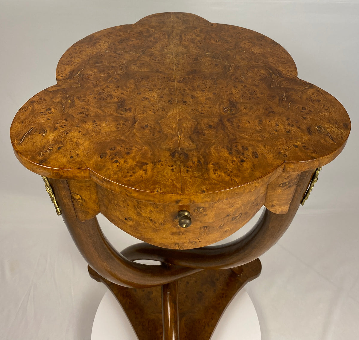Italian Pair of Burl Walnut Side Tables With Curved Legs — detail 4