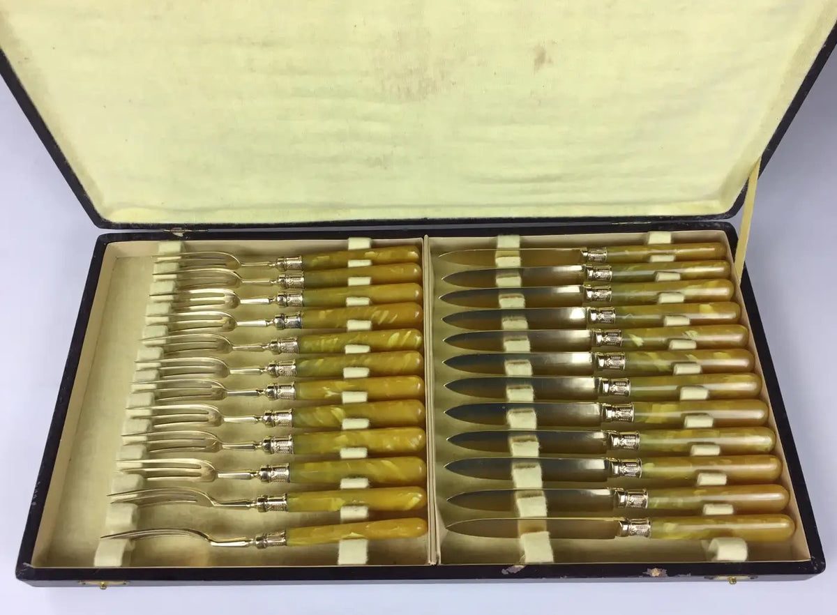 Set of 36 French Gold-Plated Flatware with Mother-of-Pearl Handles, Original Box — detail 3