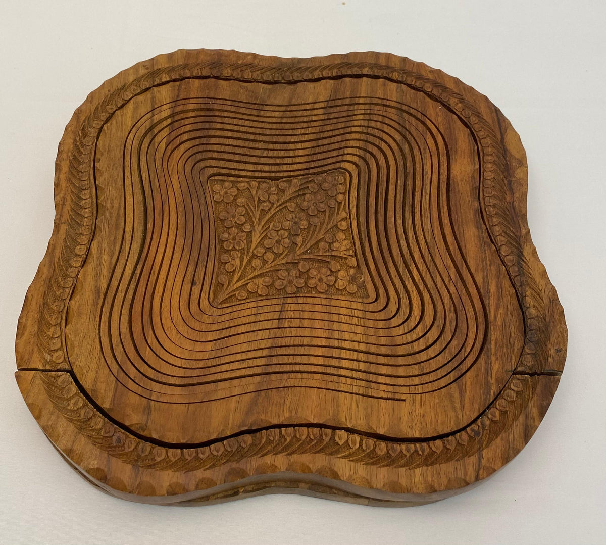 Wooden Fruit Basket Hand-Carved and Collapsible — detail 2