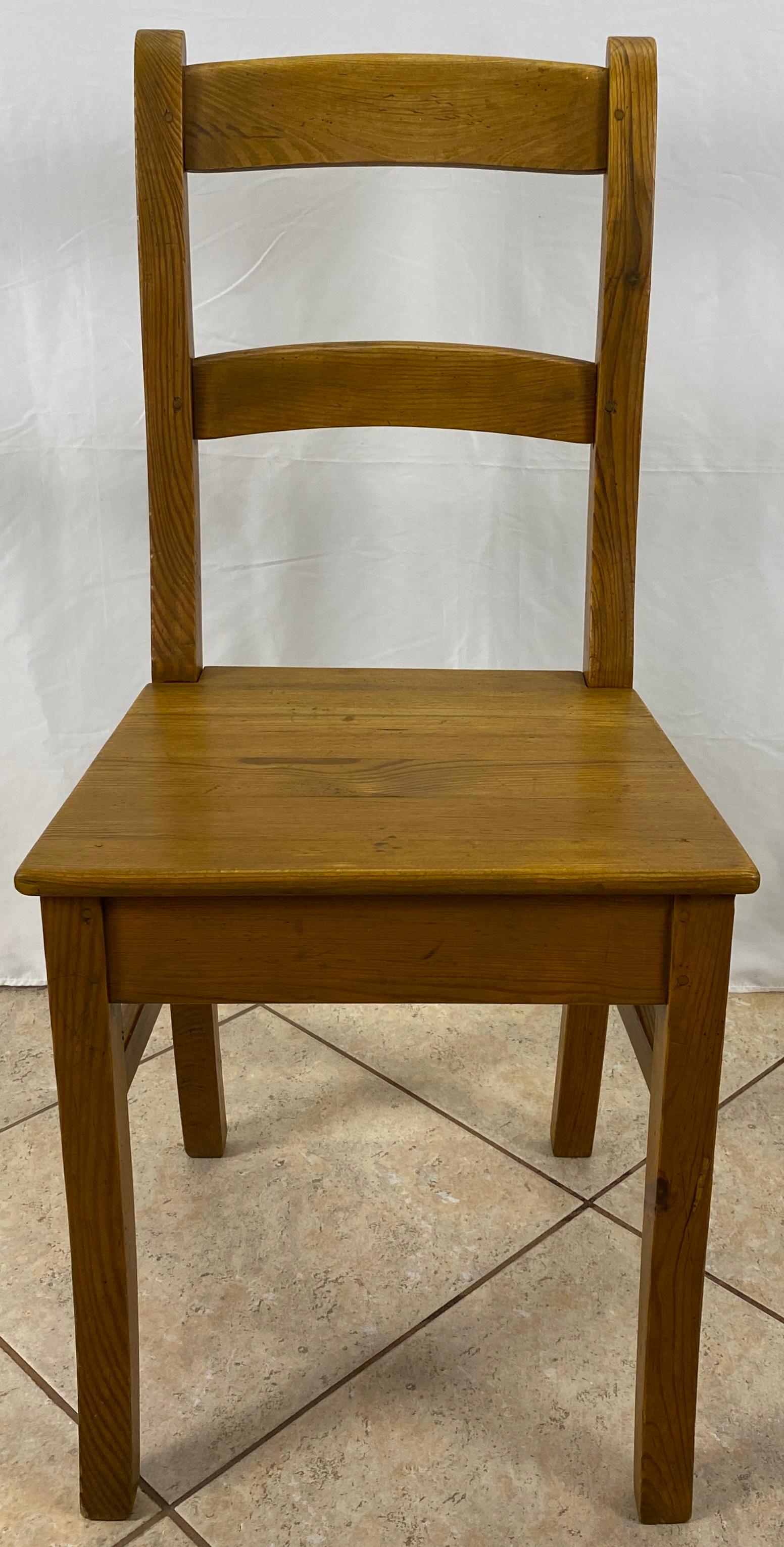Country French Provincial Style Wooden Dining Chairs, Set of 5 — detail 3