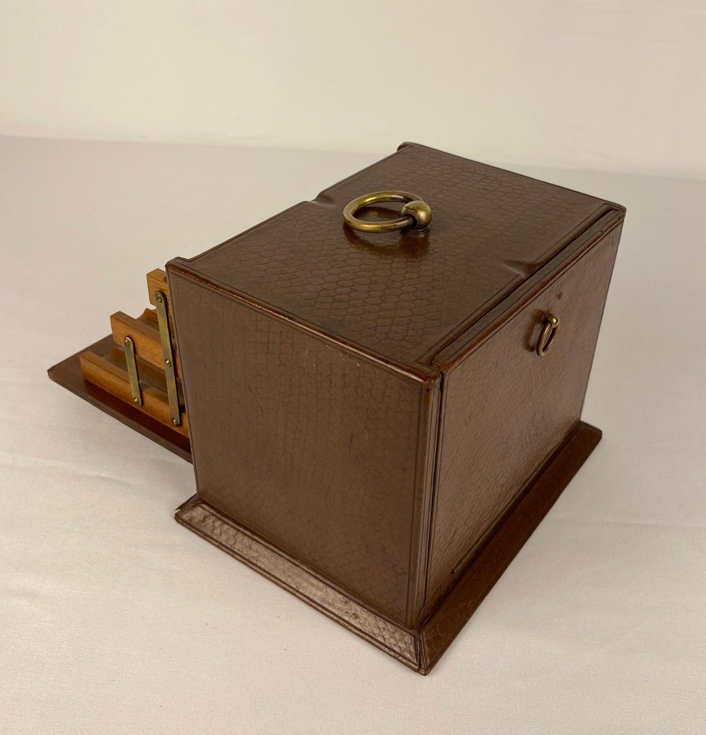 French Art Deco Cigarette Box, Walnut Wood and Leather — detail 4