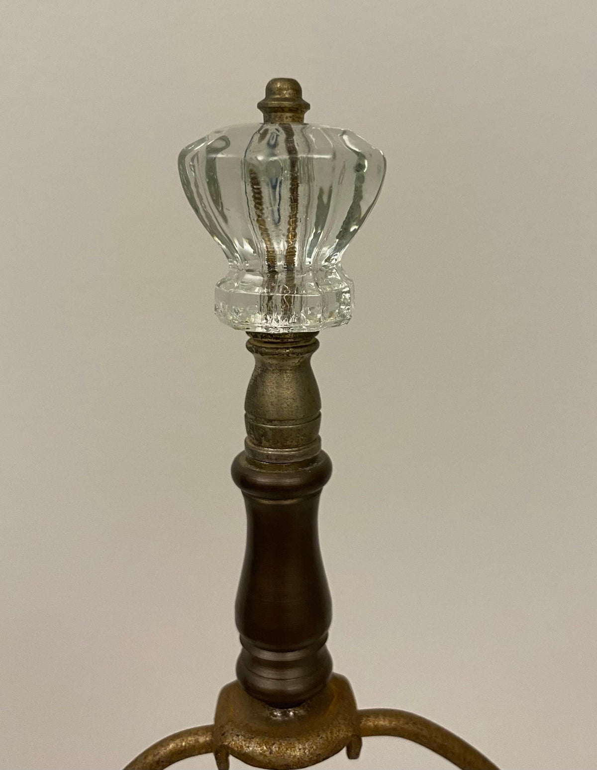 French Art Deco Cut Crystal Table Lamp in the Manner of Baccarat — detail 7