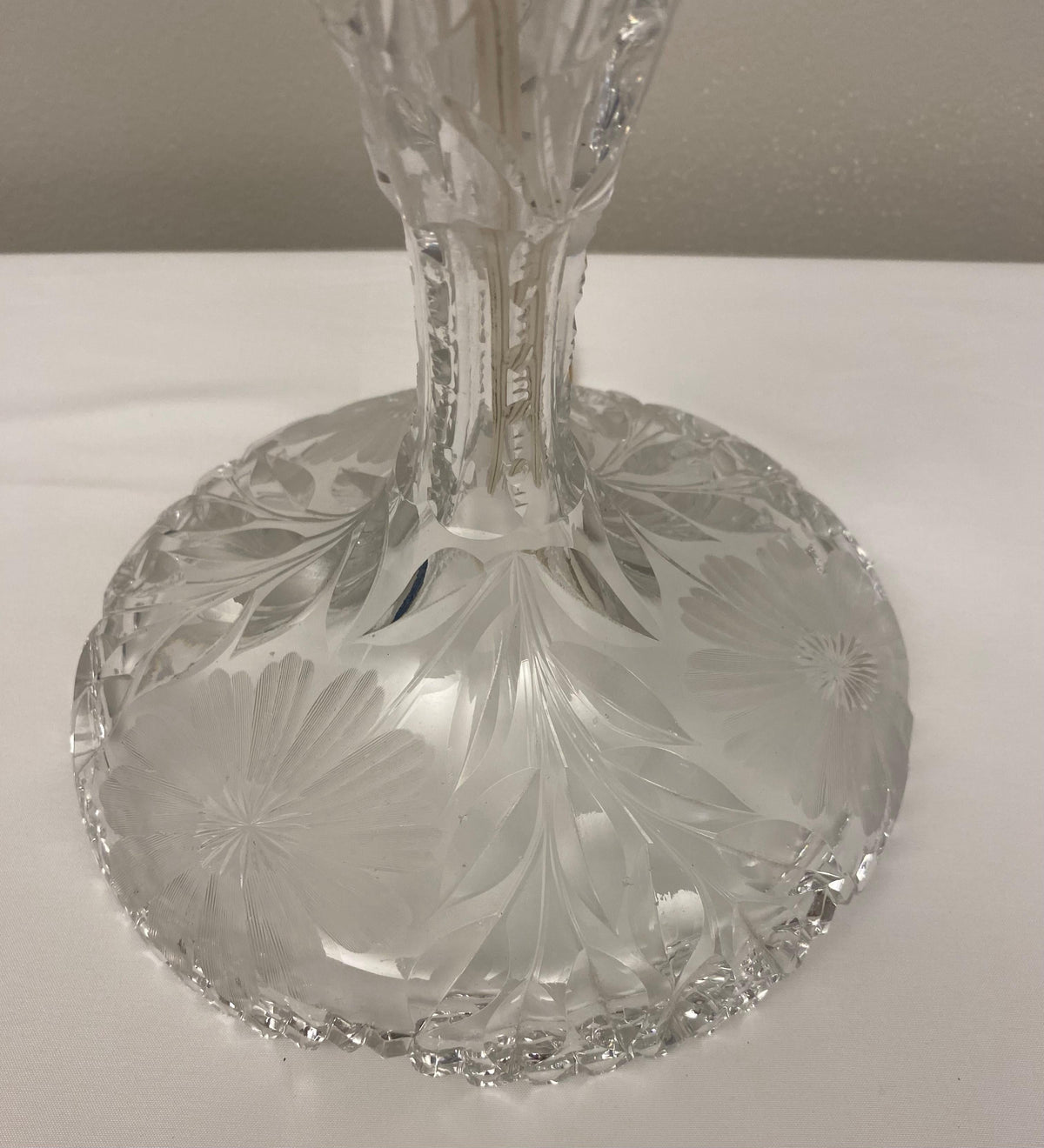 French Art Deco Cut Crystal Table Lamp in the Manner of Baccarat — detail 4