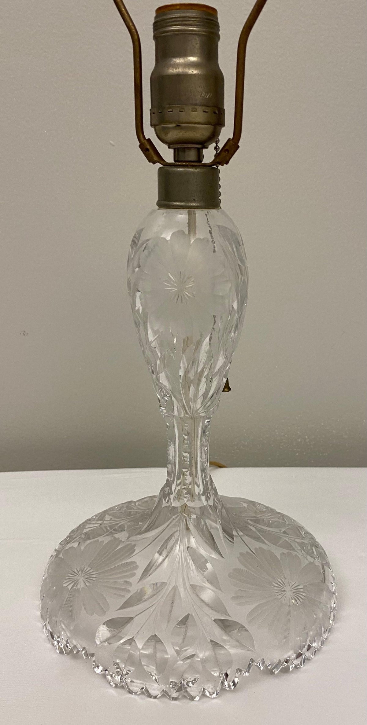 French Art Deco Cut Crystal Table Lamp in the Manner of Baccarat — detail 6
