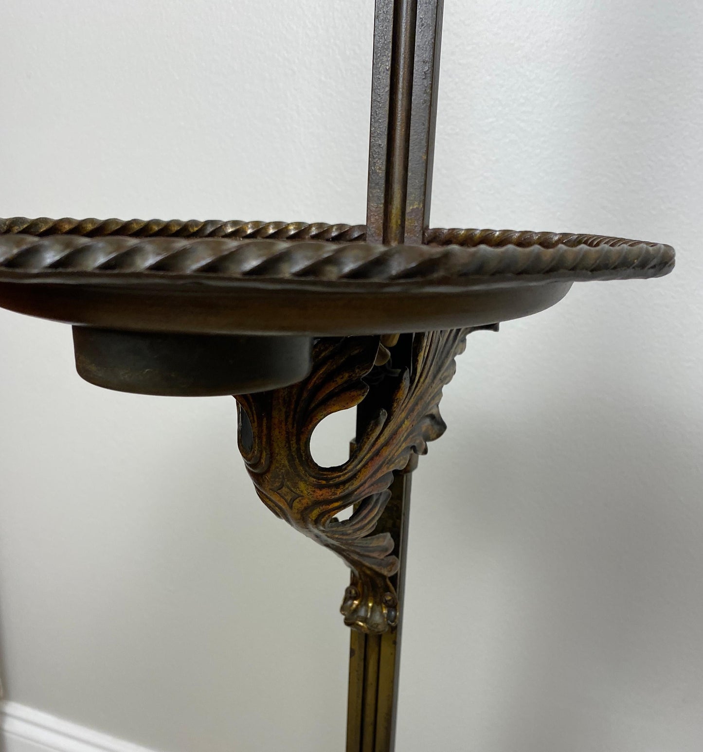 Arts and Crafts Floor Lamp with Original Mica Shade and Table Top, Crest & Co. — detail 12