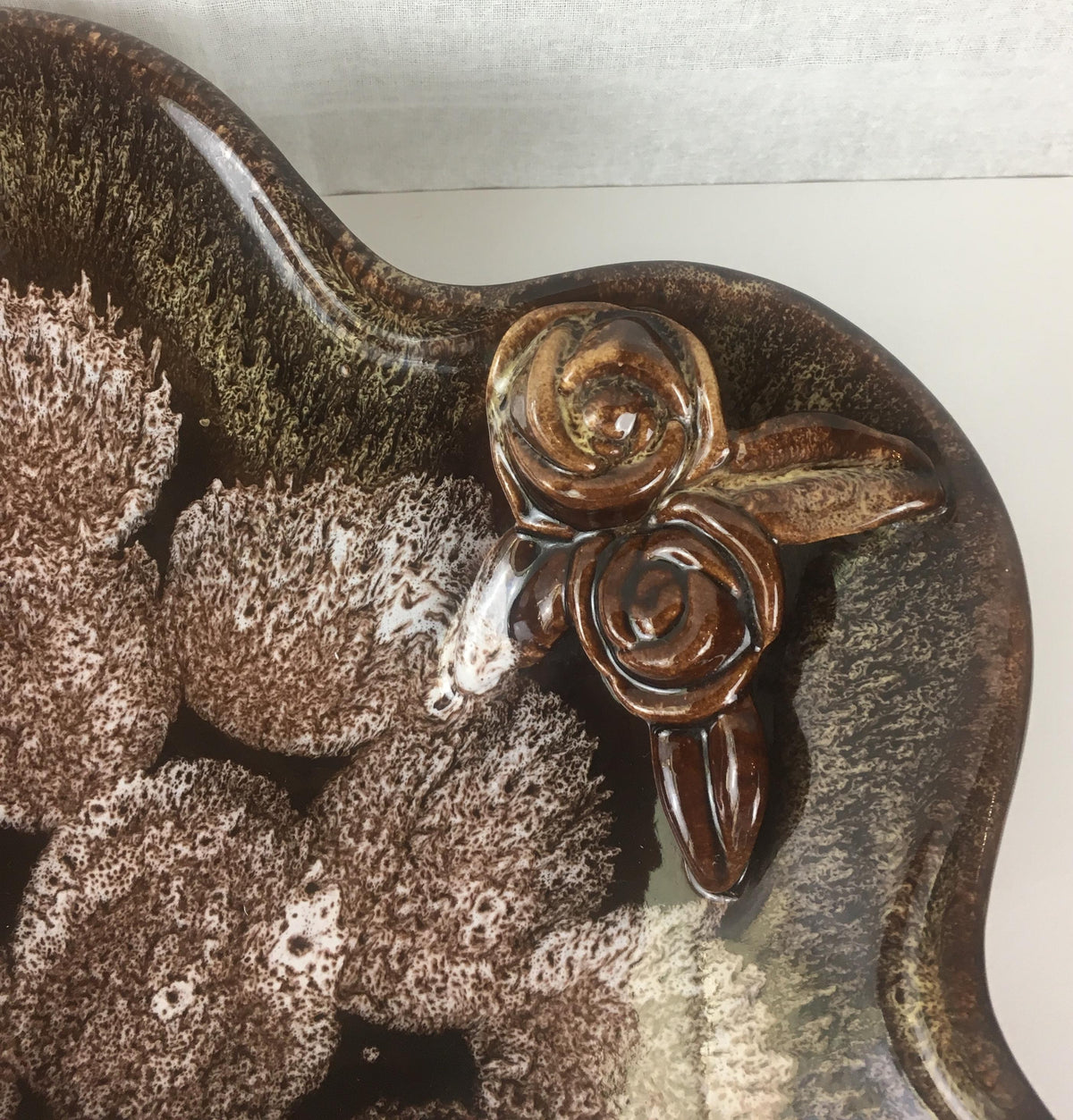 French Midcentury Ceramic Bowl, Earth Tones — detail 10