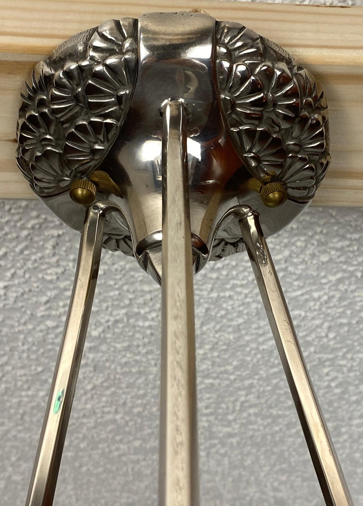 French Art Deco Pendant Chandelier in the manner of Degue — detail 2
