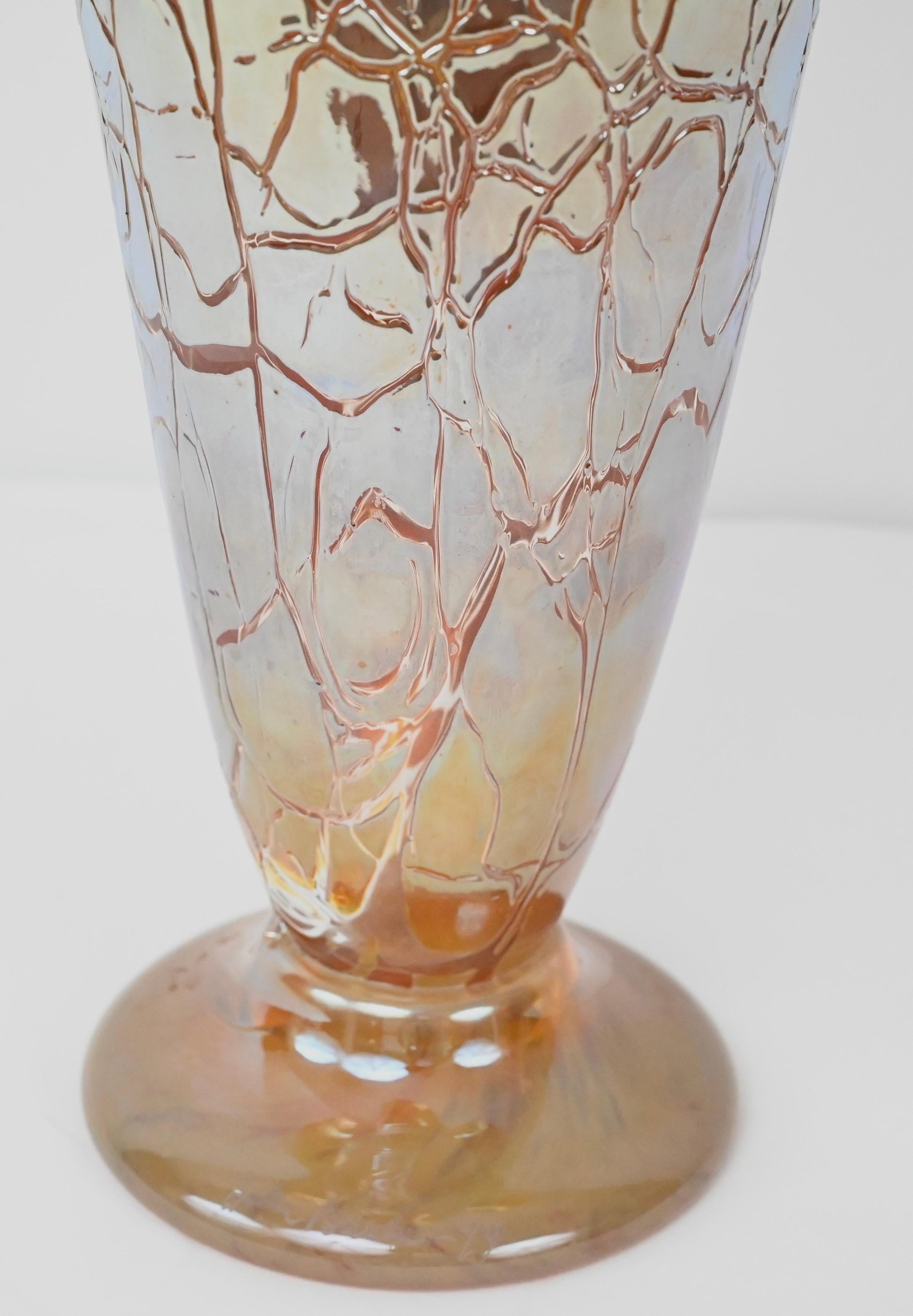 Fenton Style Art Glass Vase in the Manner of Murano — detail 4