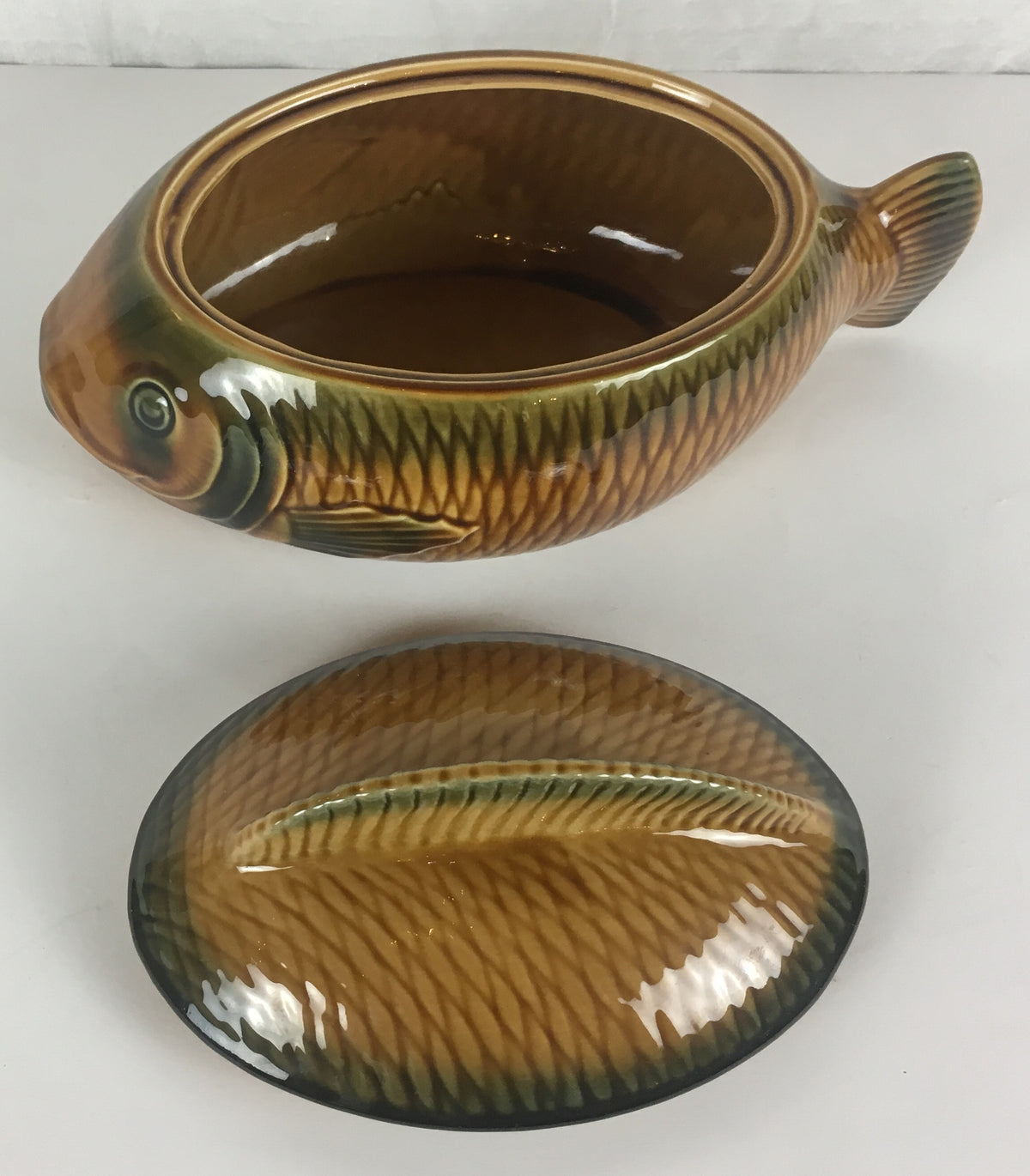 Mid-Century French Majolica Fish Service by Sarreguemines, Circa 1950s — 14 Pieces — detail 10