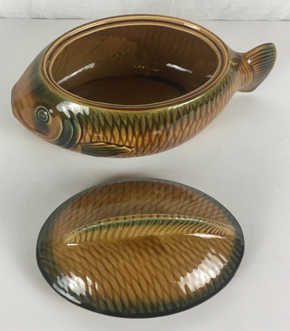 Mid-Century French Majolica Fish Service by Sarreguemines, Circa 1950s — 14 Pieces — detail 10