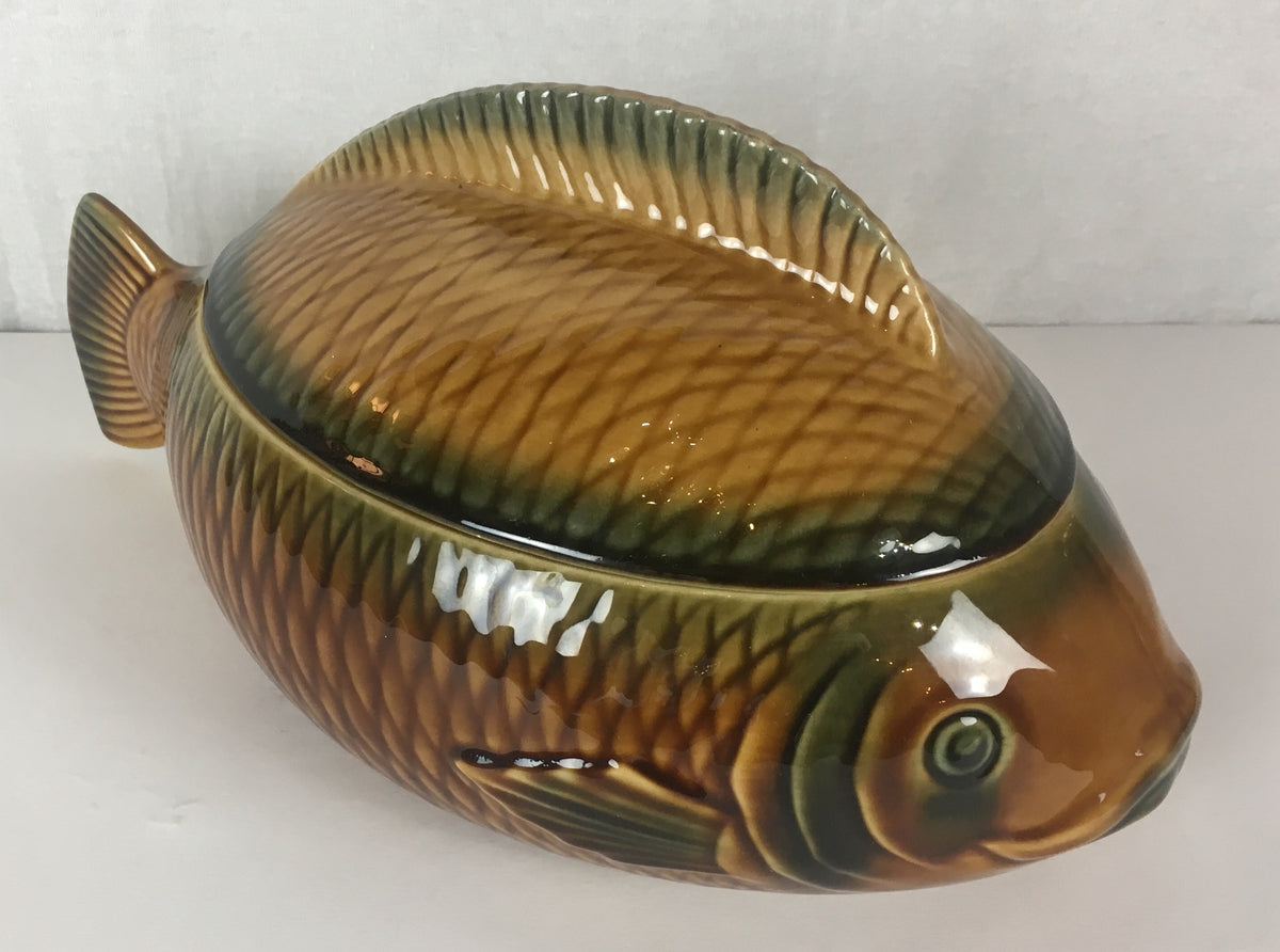 Mid-Century French Majolica Fish Service by Sarreguemines, Circa 1950s — 14 Pieces — detail 9