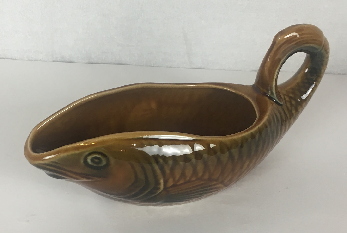 Mid-Century French Majolica Fish Service by Sarreguemines, Circa 1950s — 14 Pieces — detail 6