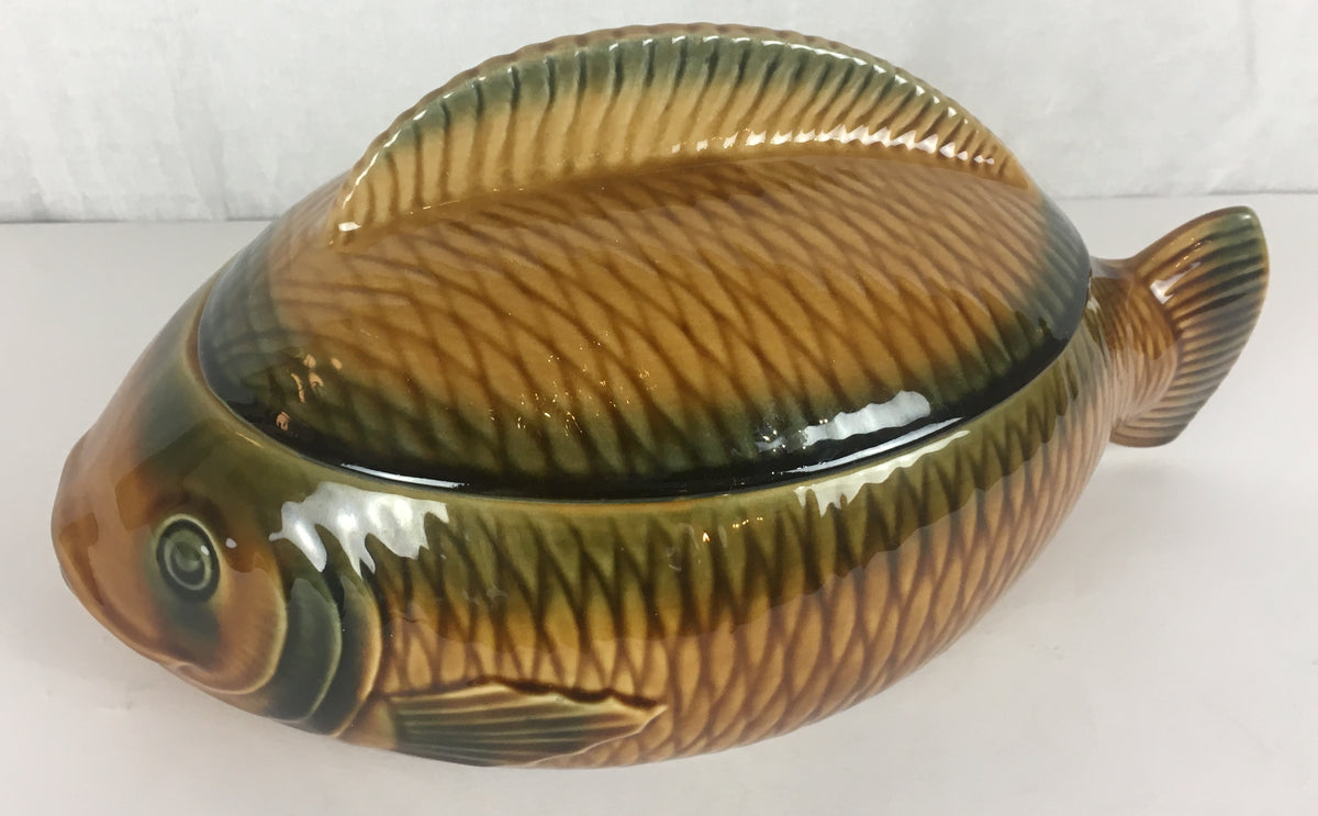 Mid-Century French Majolica Fish Service by Sarreguemines, Circa 1950s — 14 Pieces — detail 3