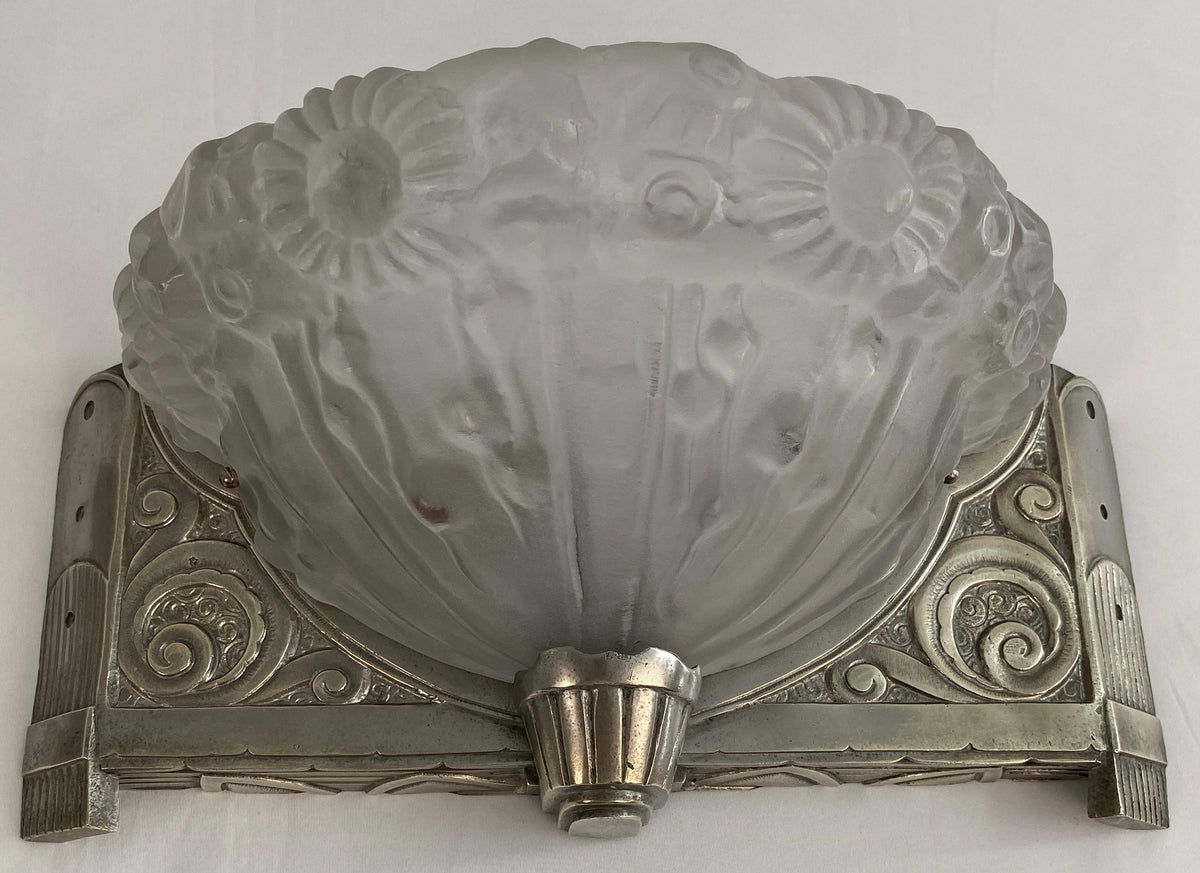 Pair of French Art Deco Wall Sconces in the Style of Degue — detail 2
