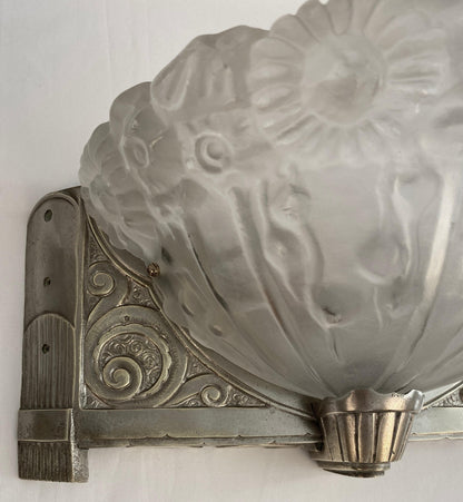 Pair of French Art Deco Wall Sconces in the Style of Degue — detail 12