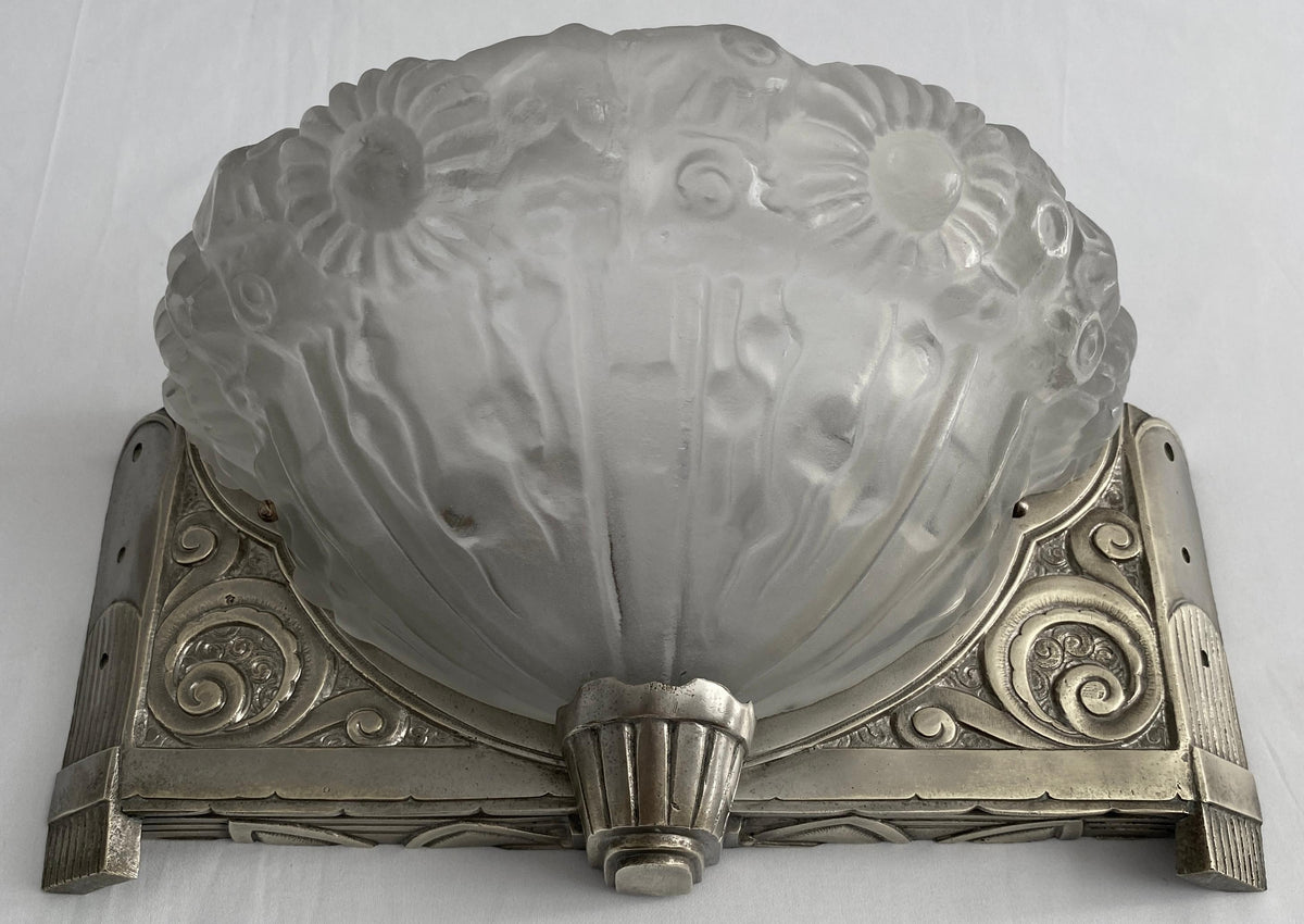 Pair of French Art Deco Wall Sconces in the Style of Degue — detail 8