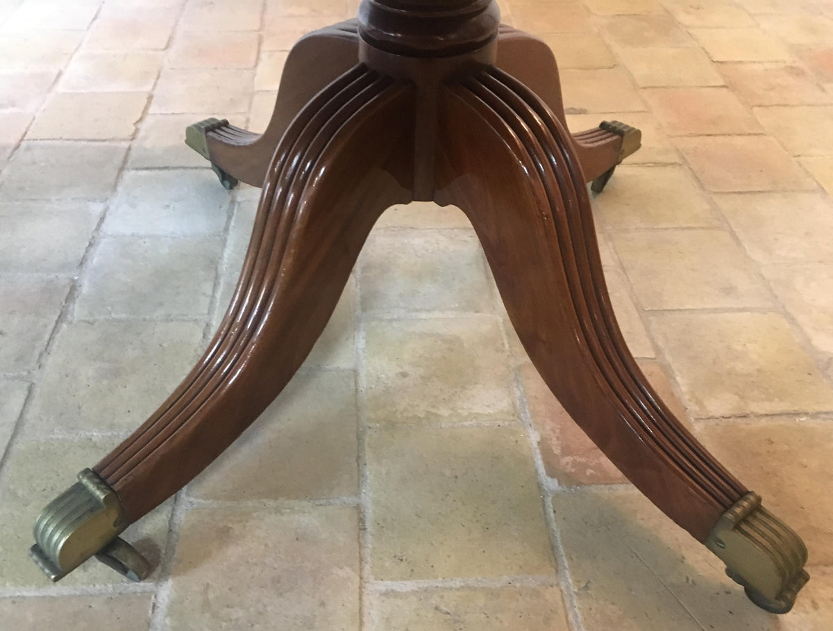 19th Century English Mahogany Double Pedestal Extending Dining Table — detail 13