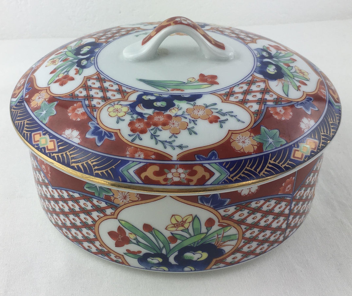 Japanese Hand-Painted Porcelain Lidded Serving Dish, Trinket or Jewelry Box — detail 2