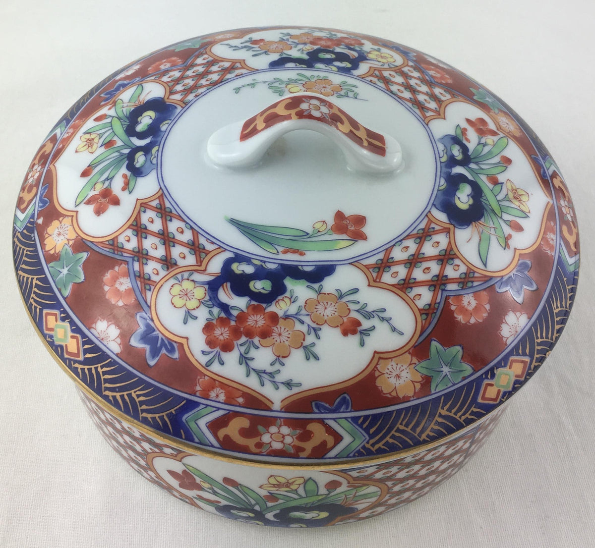 Japanese Hand-Painted Porcelain Lidded Serving Dish, Trinket or Jewelry Box — detail 5