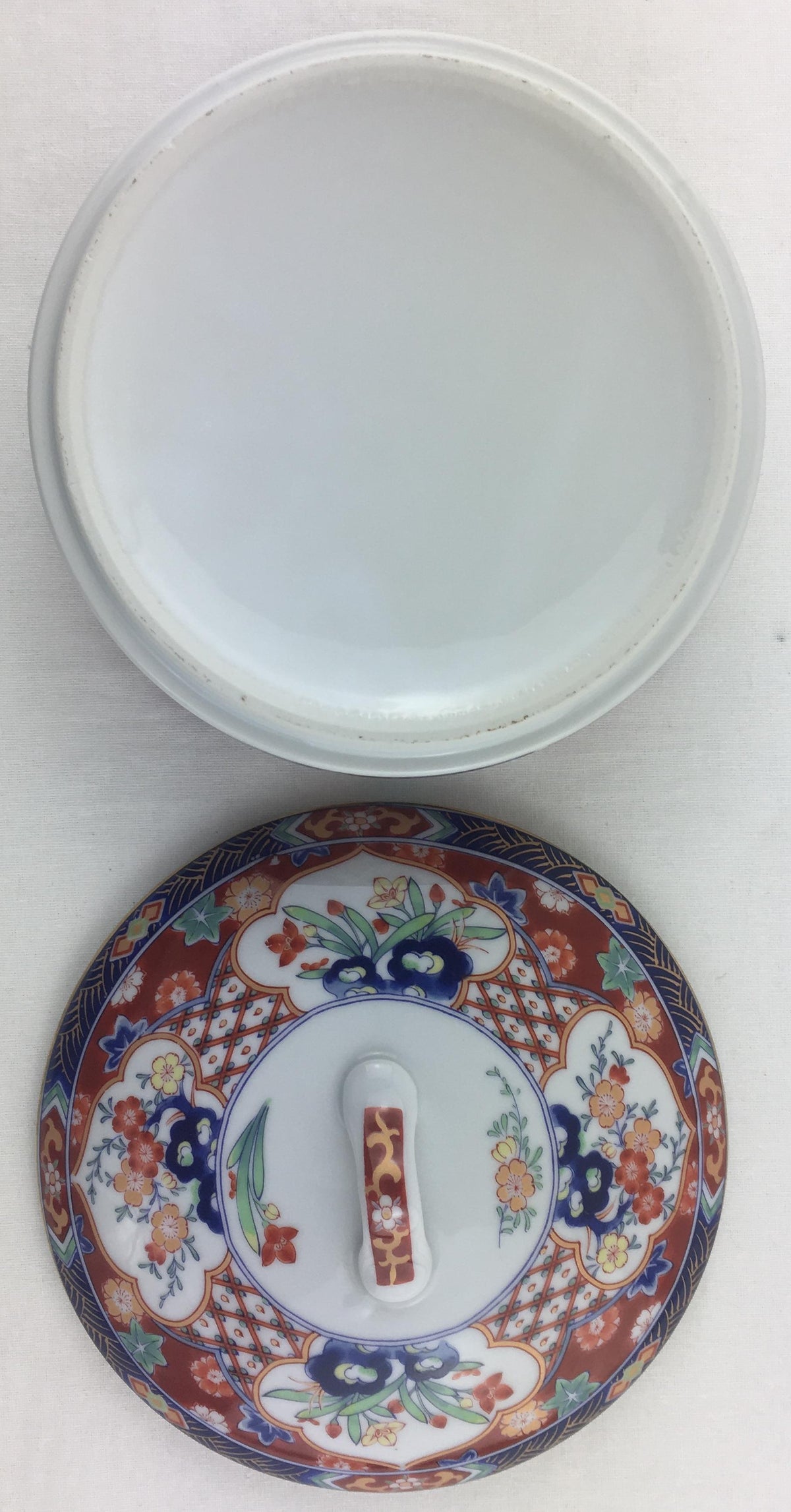 Japanese Hand-Painted Porcelain Lidded Serving Dish, Trinket or Jewelry Box — detail 6