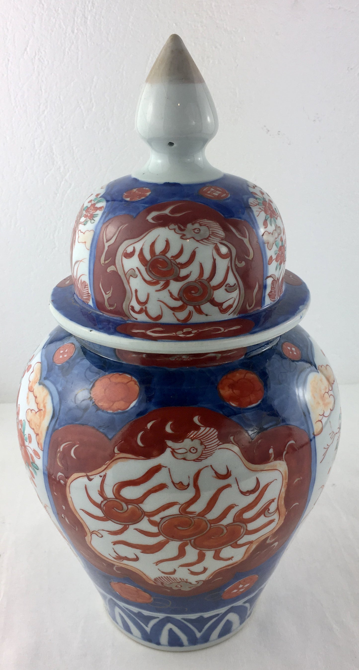 19th Century Japanese Imari Temple Jar and Lid — detail 3