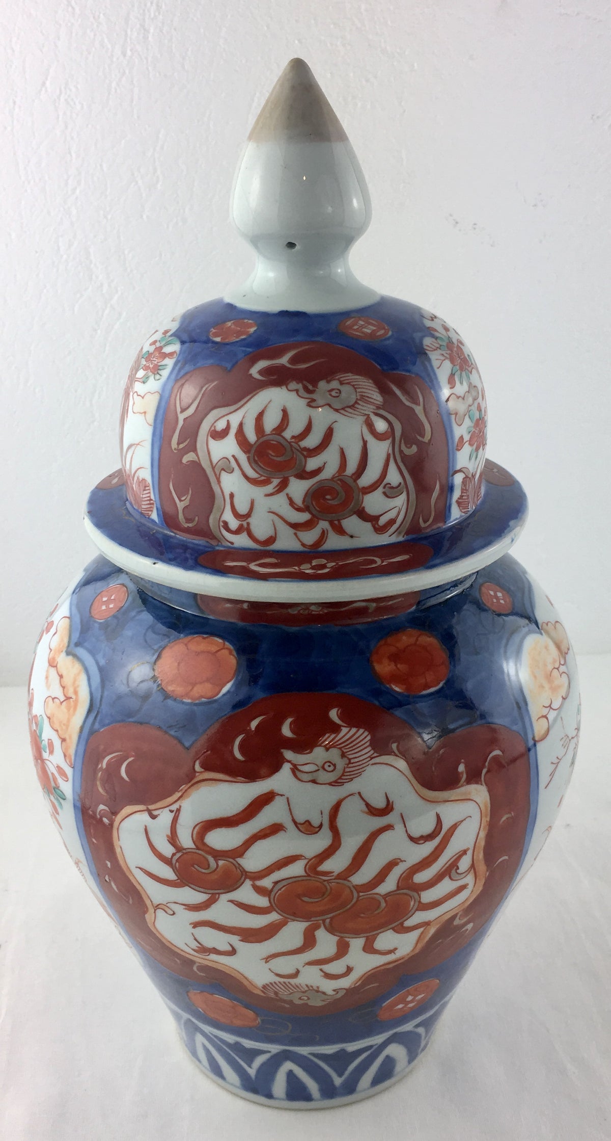 19th Century Japanese Imari Temple Jar and Lid — detail 3