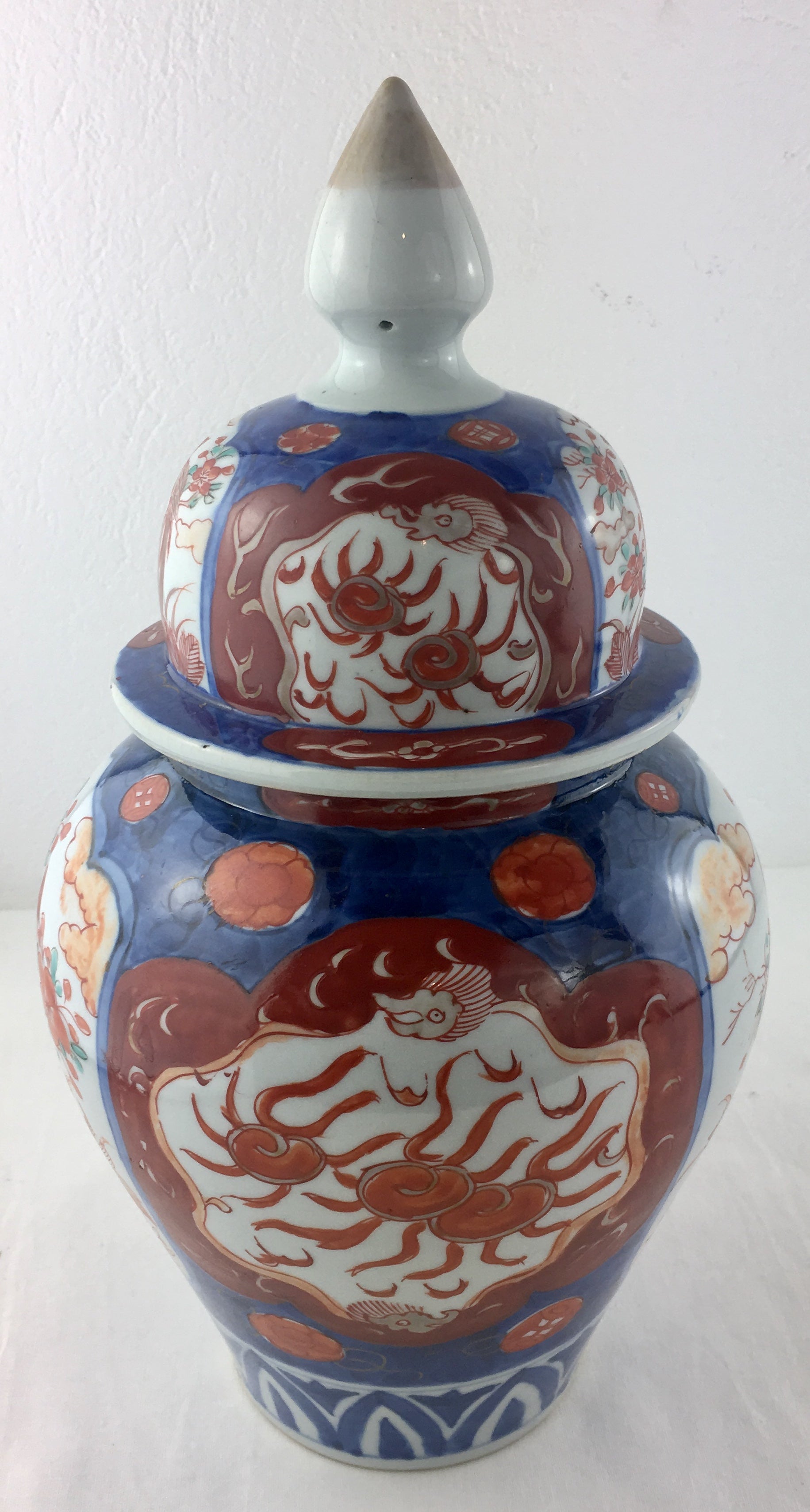 19th Century Japanese Imari Temple Jar and Lid — detail 3