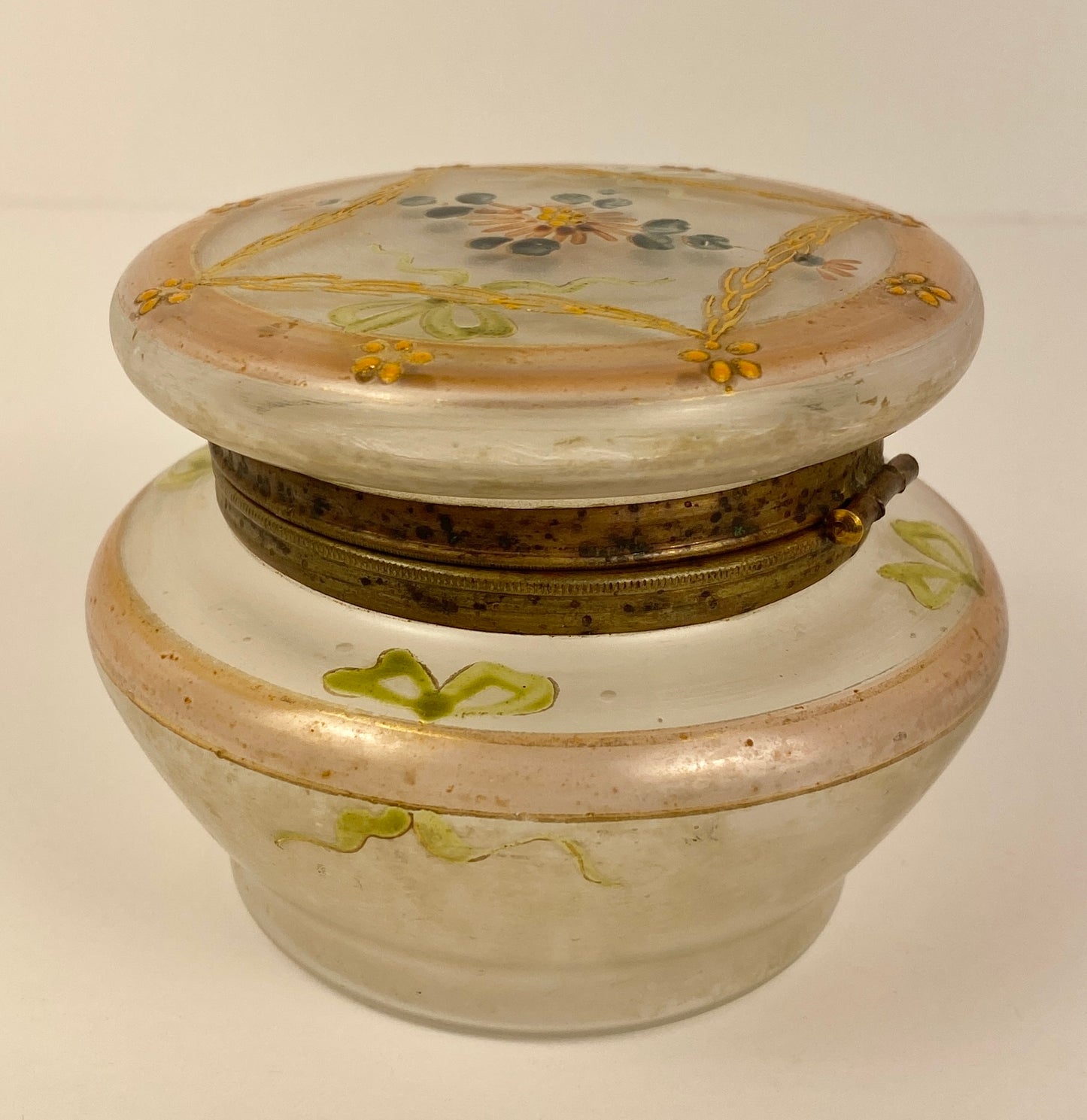 French Art Nouveau Enameled Glass Trinket or Jewelry Box by Legras — detail 2