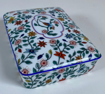 French Limoges Hand-Painted Porcelain Jewelry Box for Neiman Marcus, circa 1940 — detail 5