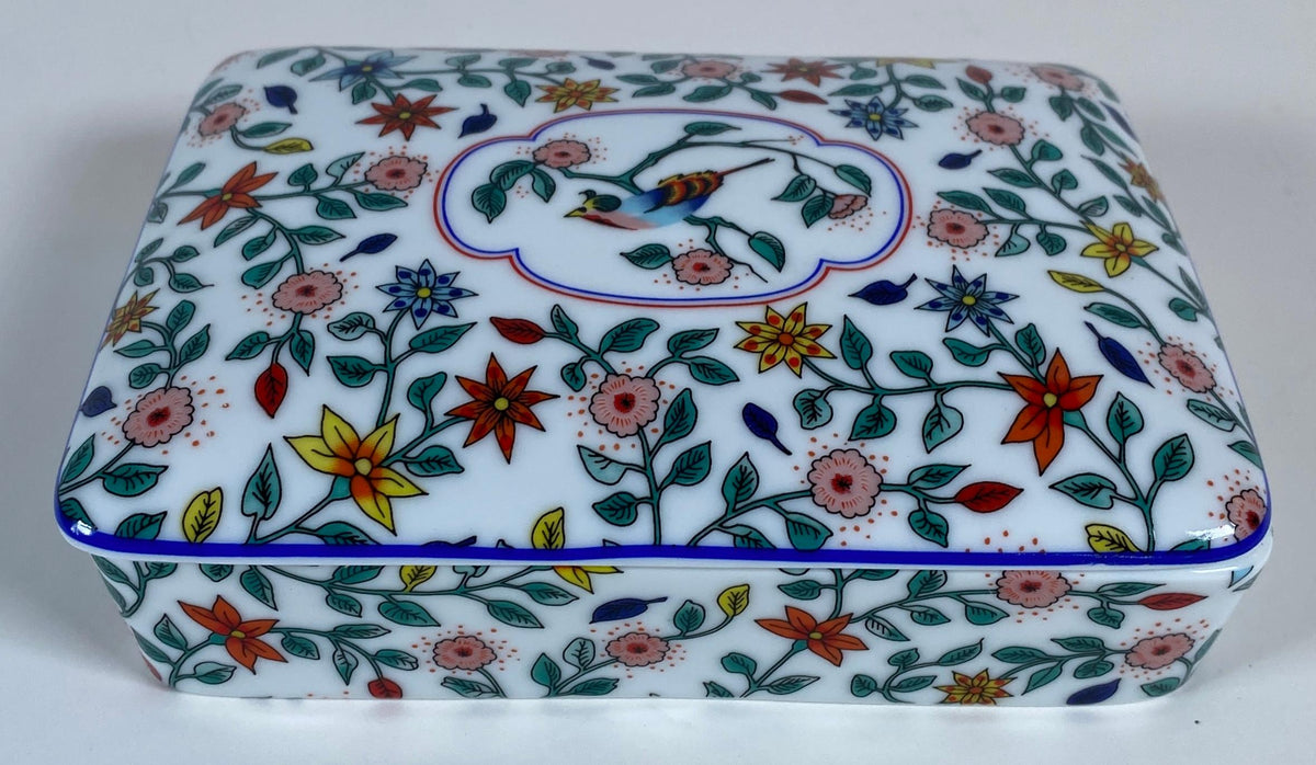 French Limoges Hand-Painted Porcelain Jewelry Box for Neiman Marcus, circa 1940 — detail 2