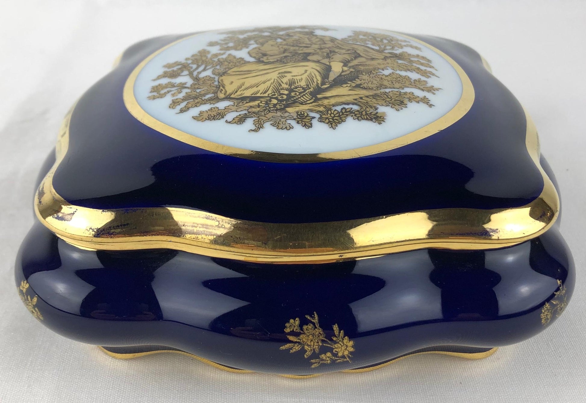 Limoges Porcelain Lidded Candy Dish Trinket or Jewelry Box French — detail 2