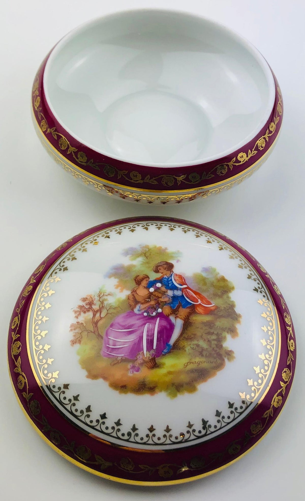 French Limoges Hand Painted Gold Trim Trinket Jewelry Box or Candy Dish — detail 3