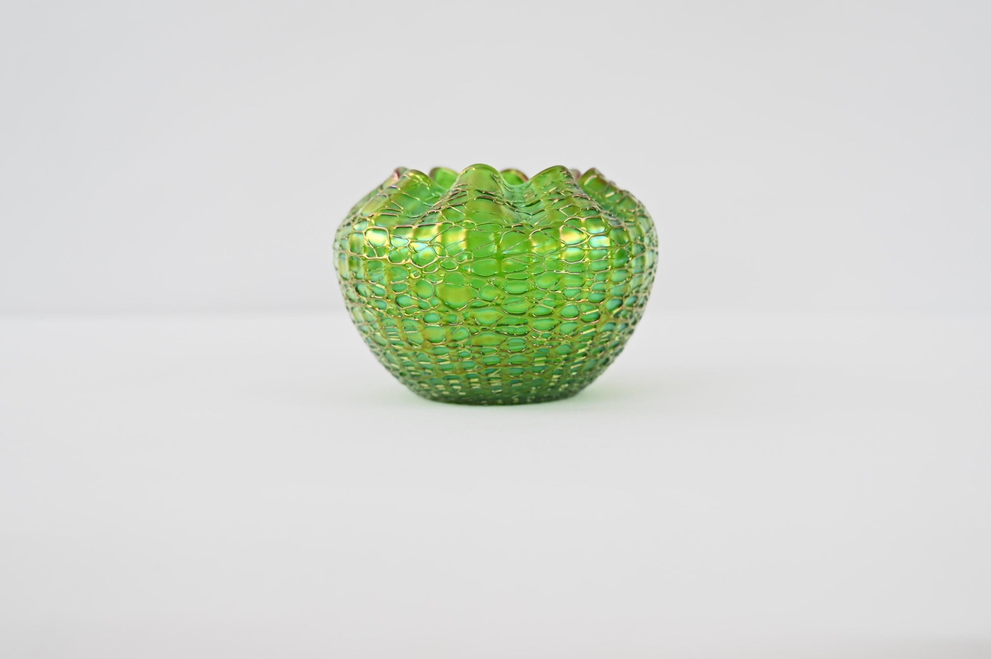 Loetz Art Nouveau Jugendstil Art Glass Bowl — detail 3