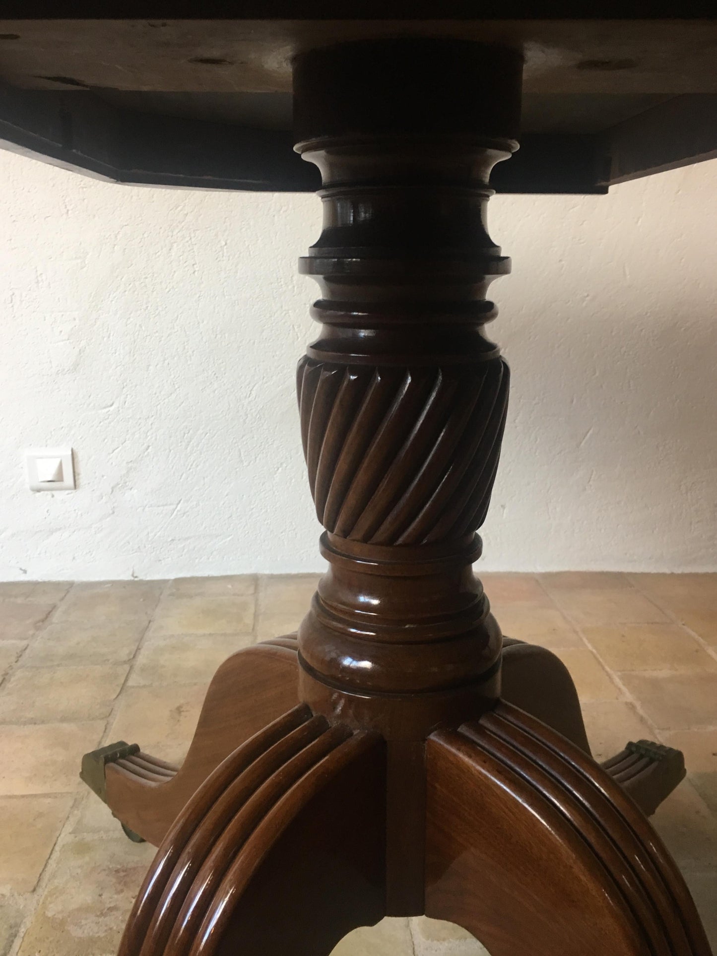 19th Century English Mahogany Double Pedestal Extending Dining Table — detail 9