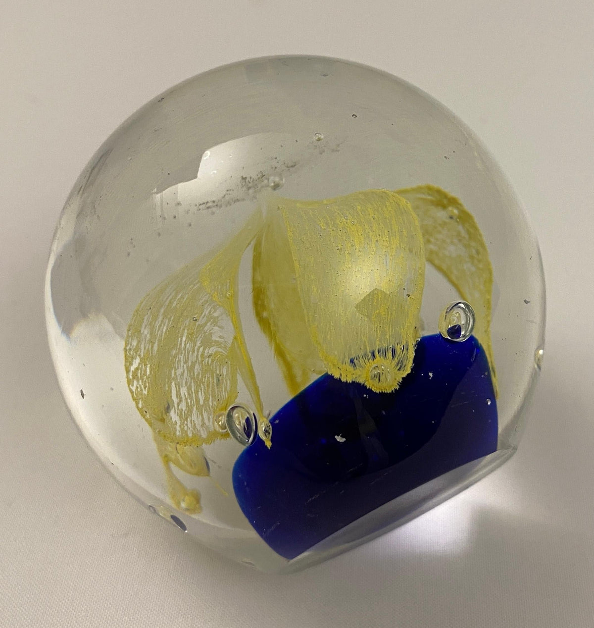 Paperweight attributed to Baccarat — detail 9