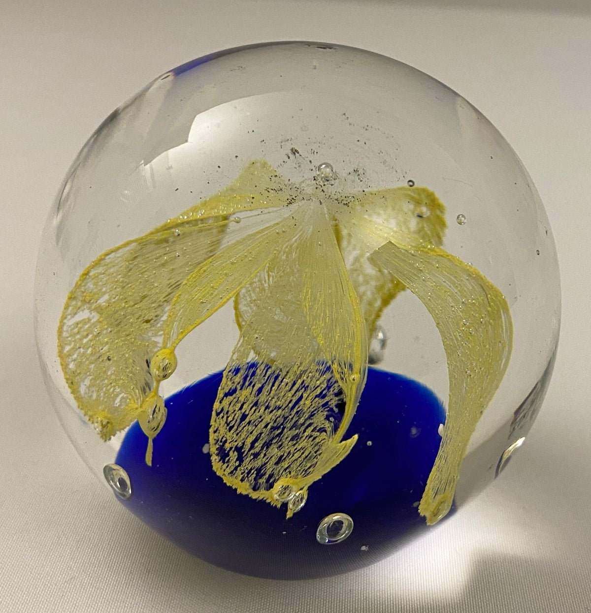 Paperweight attributed to Baccarat — detail 6