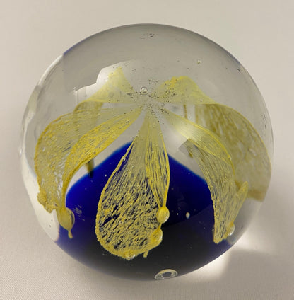 Paperweight attributed to Baccarat — detail 5
