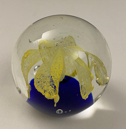 Paperweight attributed to Baccarat — detail 3