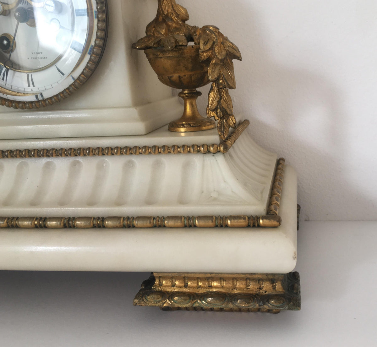 19th Century Neoclassical Gilded Bronze and White Marble Mantel Clock Set — detail 11