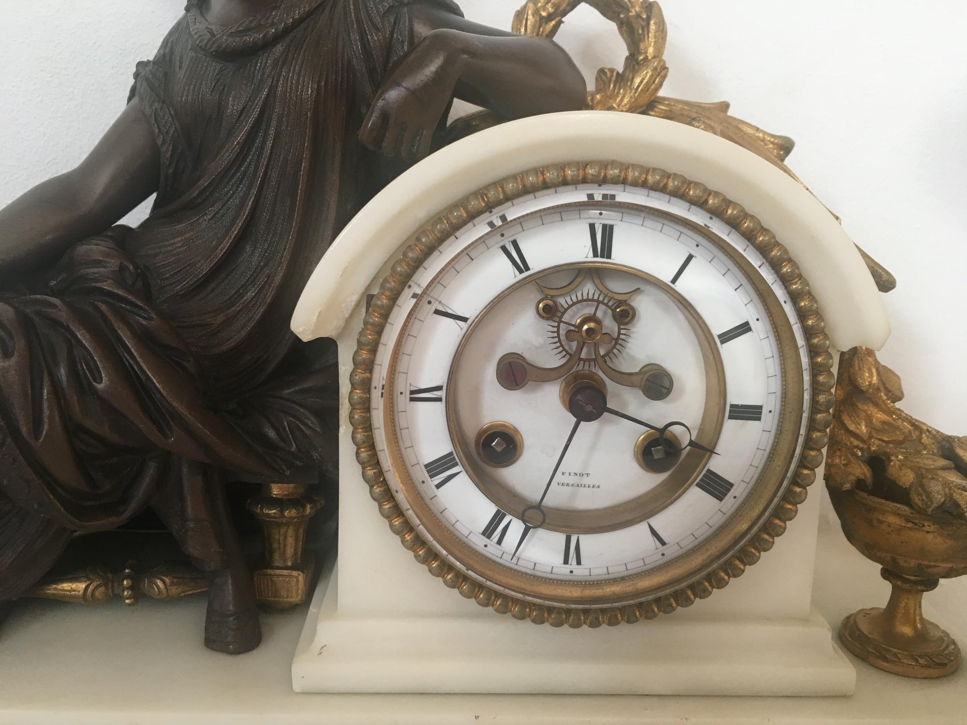 19th Century Neoclassical Gilded Bronze and White Marble Mantel Clock Set — detail 5